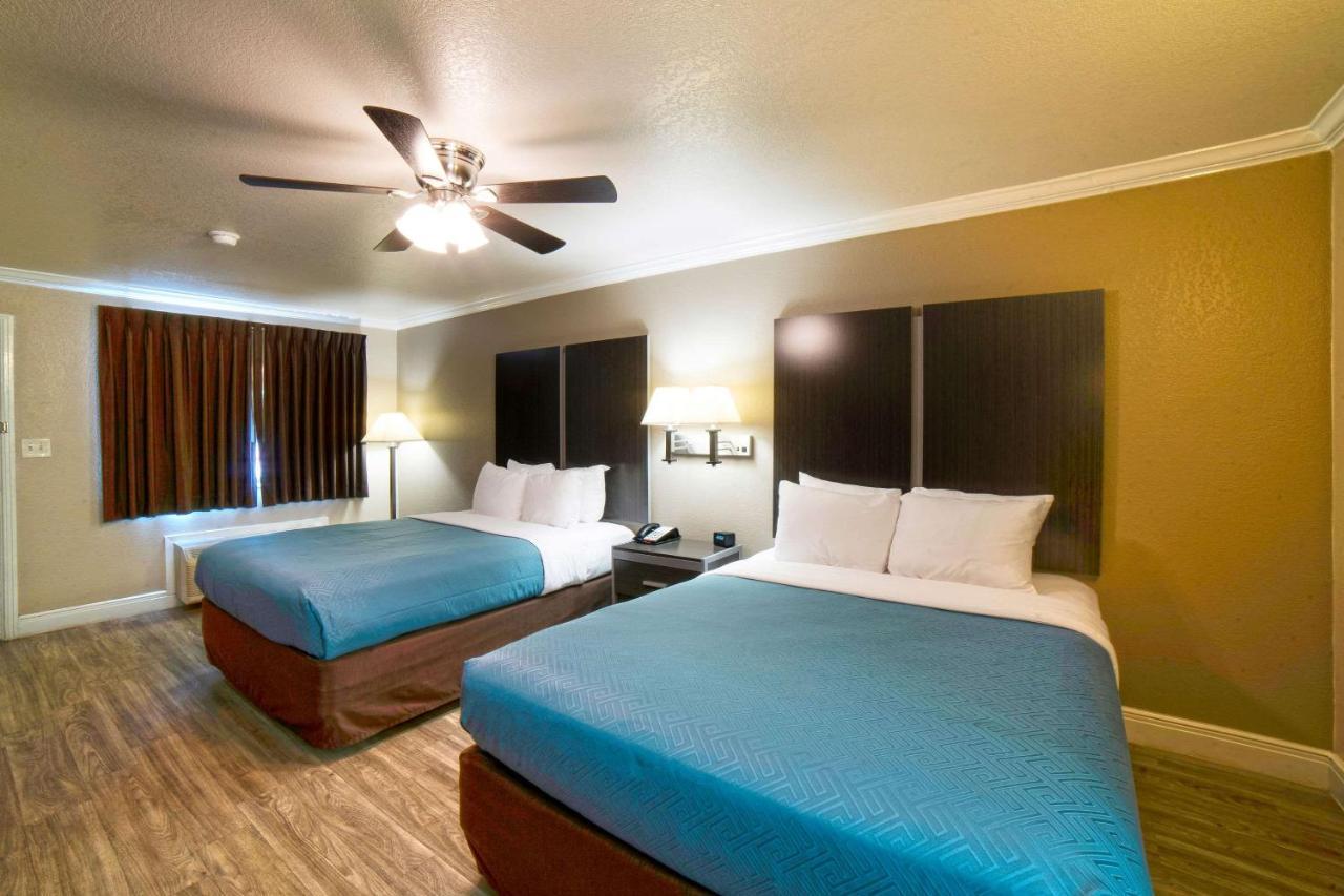 Econo Lodge Inn & Suites Corpus Christi Bagian luar foto