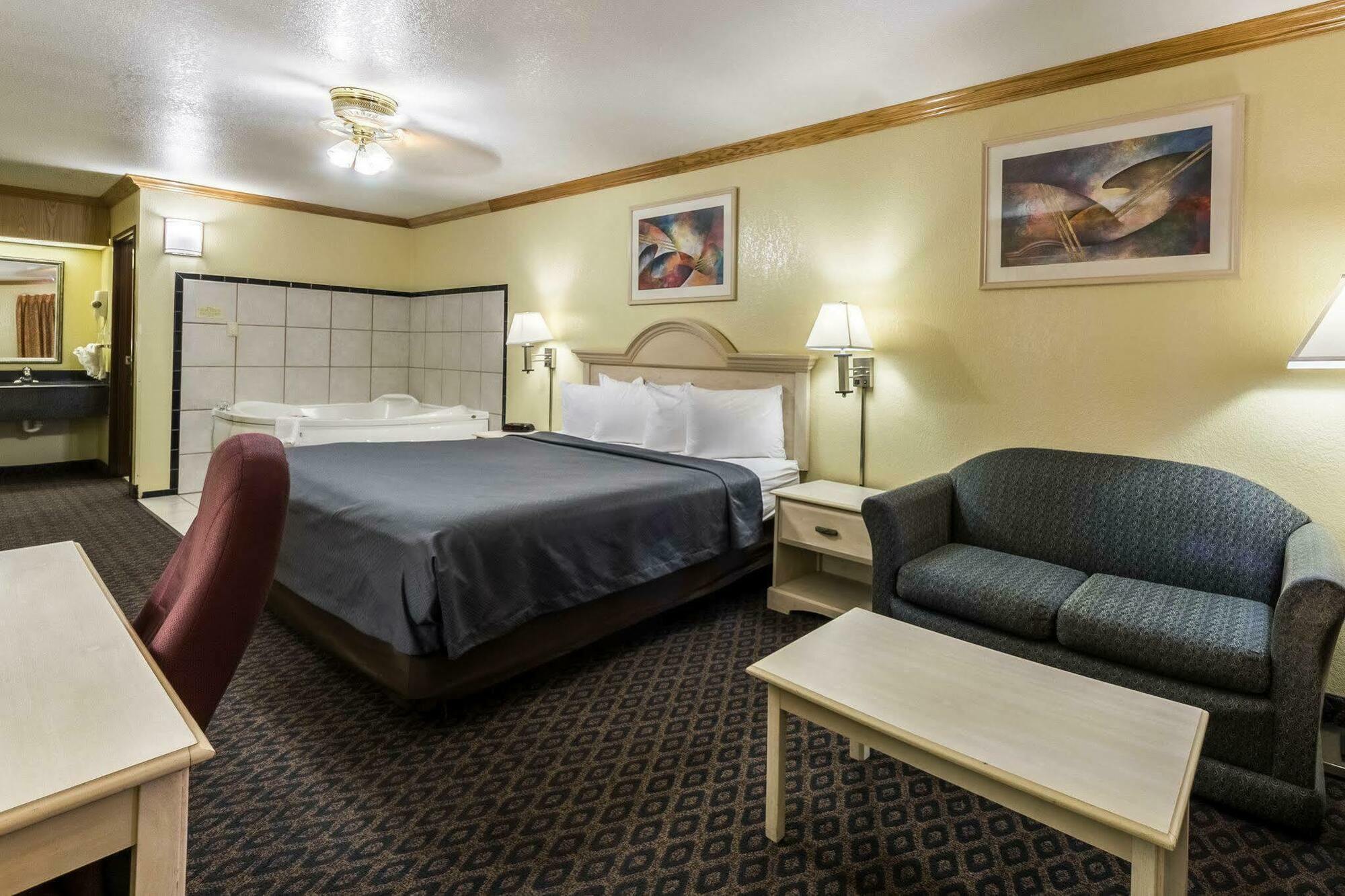 Econo Lodge Inn & Suites Corpus Christi Bagian luar foto